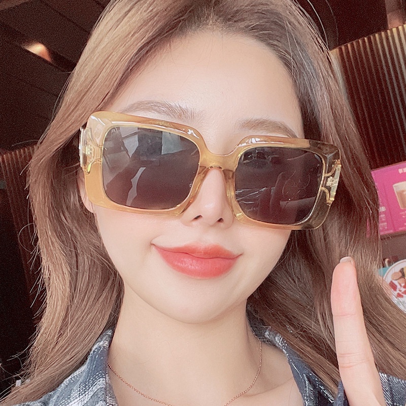 Kính mát gọng vuông lớn chống tia UV độc đáo thời trang