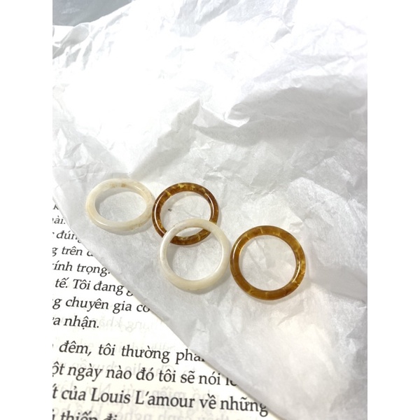 Nhẫn nhựa mini màu Vintage Uchuu Store