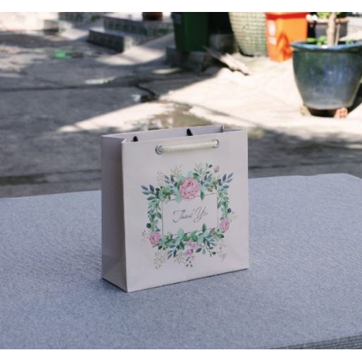 Túi giấy giá siêu rẻ đựng mỹ phẩm phụ kiện quà tặng nước hoa son môi size 15x15x5.5cm mẫu túi 14