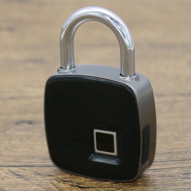 Ổ khóa cảm ứng vân tay