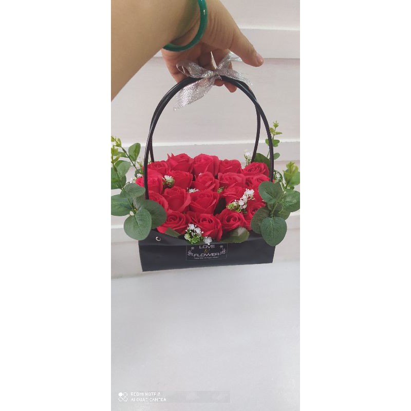 Lẵng hoa hồng sáp 5 màu dễ thương