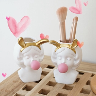 Lọ đựng cọ trang điểm hình bé gái thổi bong bóng trang trí bàn