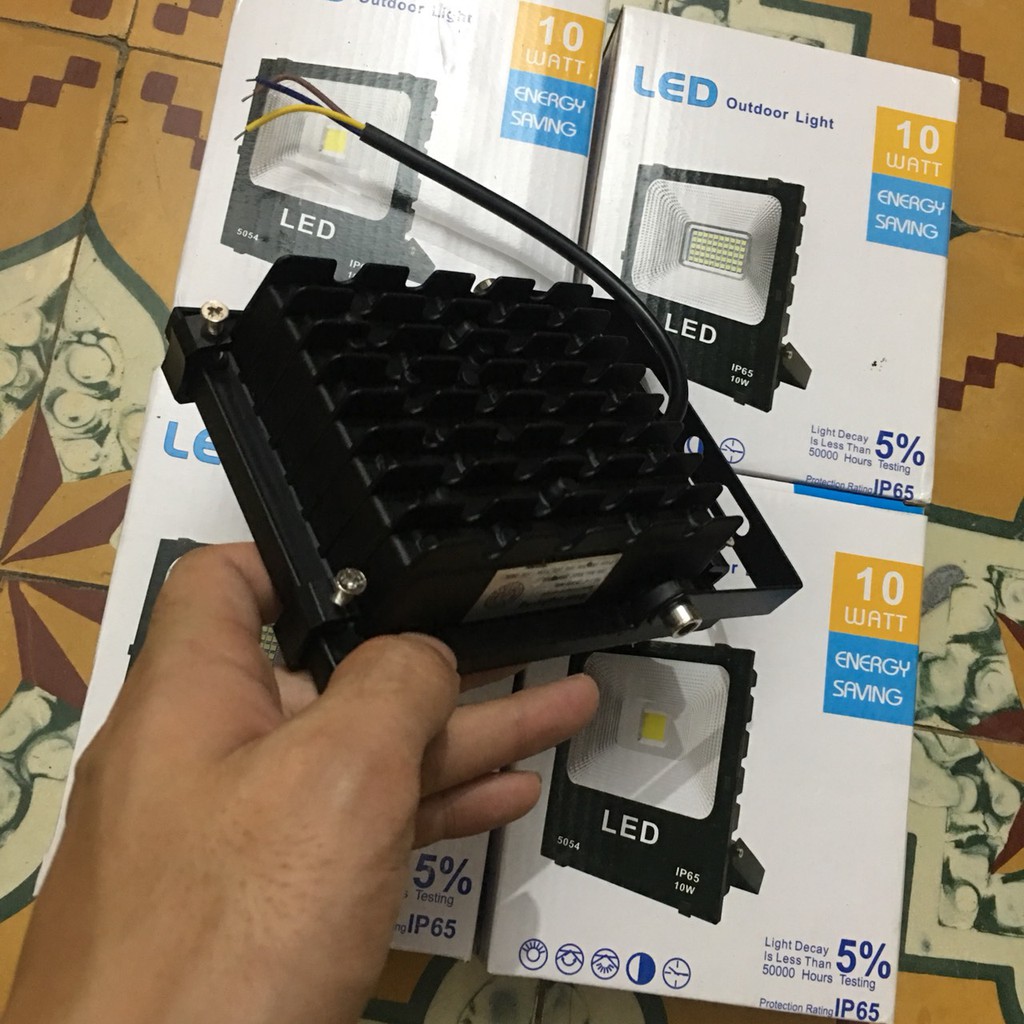 [HOT] Đèn pha led 10w chống nước chiếu sáng biển bảng, sân vườn, nhà cửa - Bảng điện cao cấp vinaka