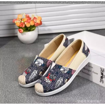 Giày lười Slip On đế mềm họa tiết chiếc lá (3 màu) | BigBuy360 - bigbuy360.vn