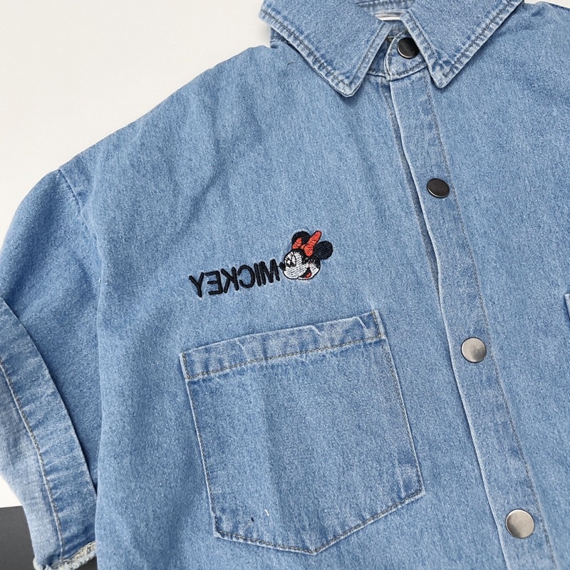 Áo sơ mi jean thêu mickey màu bò xanh cổ bẻ dáng thụng rộng cúc đồng bấm cá tính