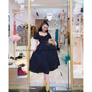 Váy chấm bi cổ tim