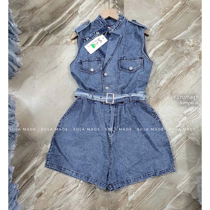 Jumpsuit jean cổ vest thắt đai đắp túi sát nách
