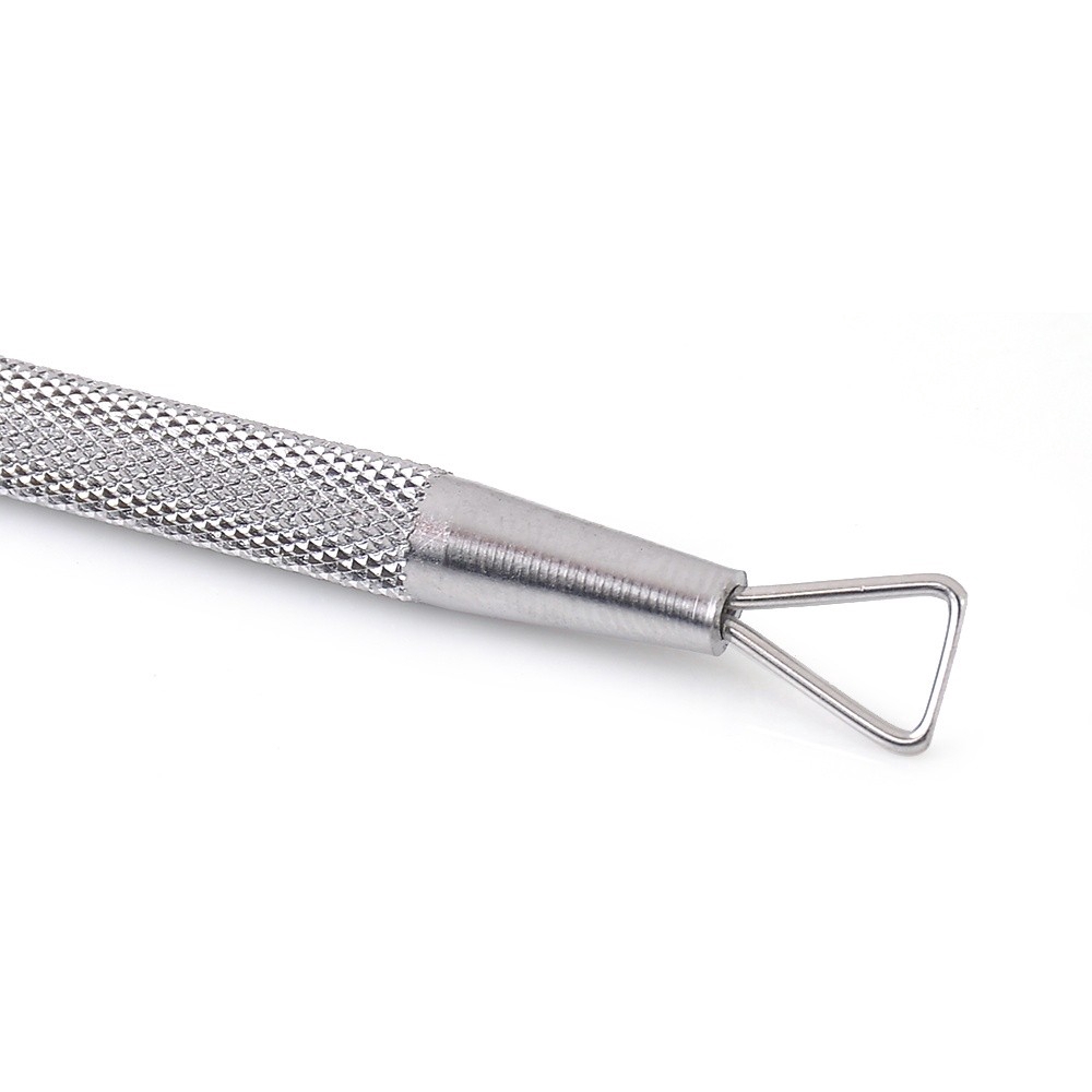 Thanh kim loại dài giúp vệ sinh loại bỏ sơn móng tay tiện lợi