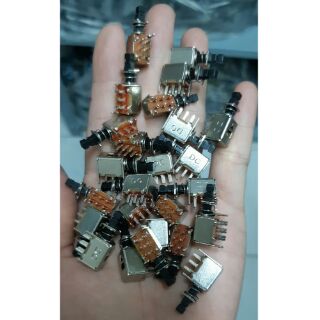 Công tắc 6 chân nhấn giữ - giá 10 cái 60k