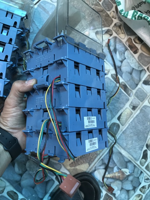 Quạt sunon 12v 5.6w 0.5A , vuông 10cm có thể lắp ghép và có bảo vệ