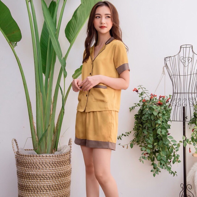 Bộ lụa 2 túi, pha màu cổ, tay, gấu áo