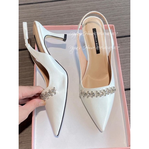 Giày hở gót đá ngang