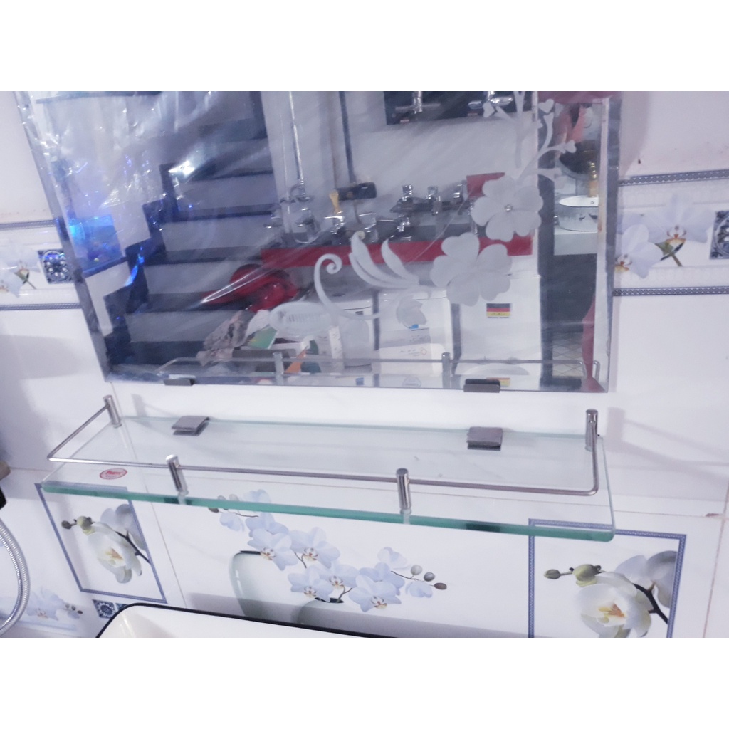 Gương soi kệ kiếng