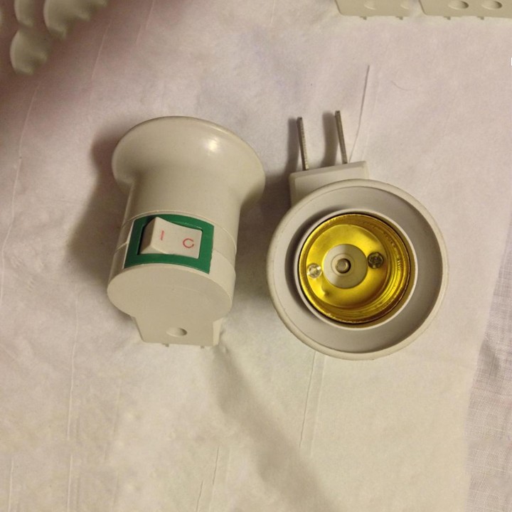 Đuôi đèn E27 Có Công Tắc