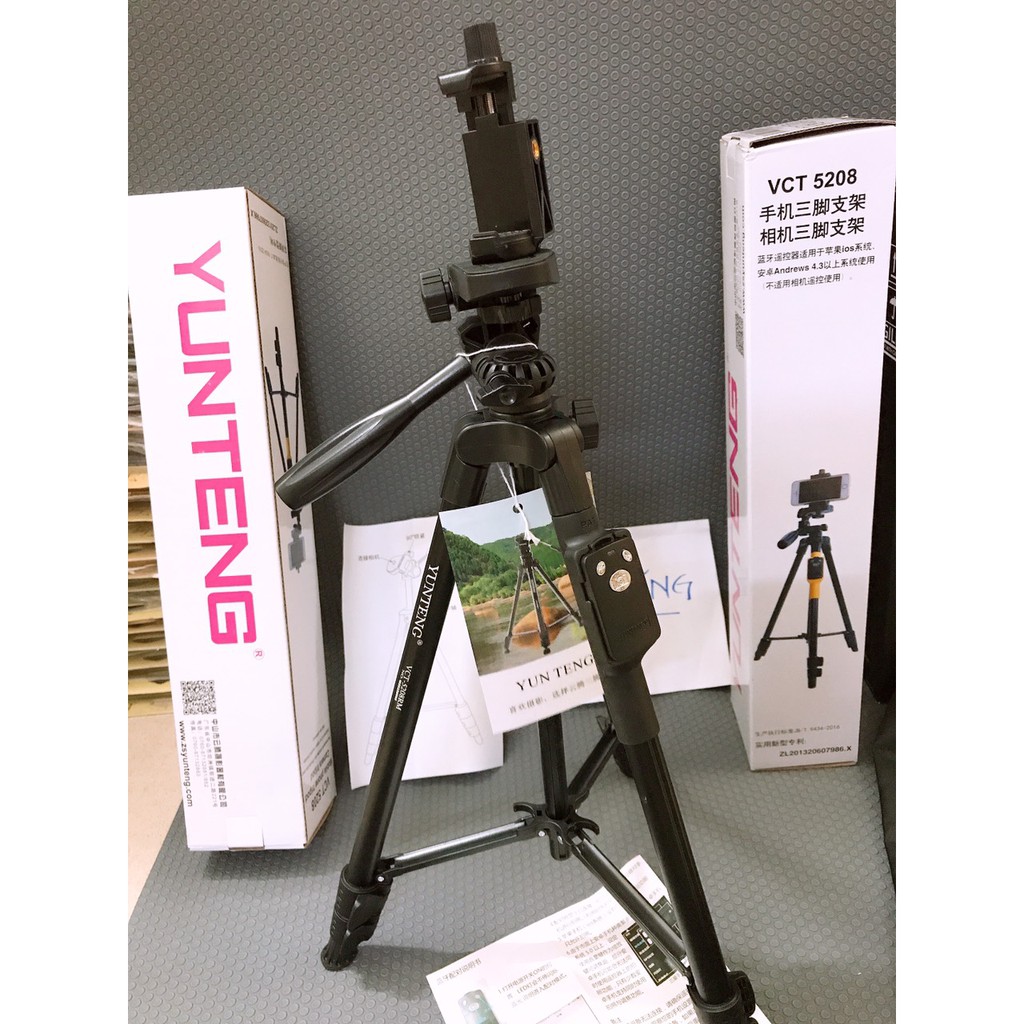 Tripod, giá đỡ điện thoại, gậy chụp ảnh hình 3 chân selfie livestream YUNTENG 5208 chính hãng có remote