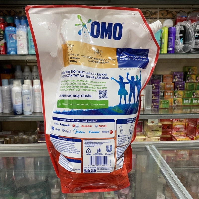 Nước giặt OMO Matic Comfort tinh dầu thơm túi 3.7kg