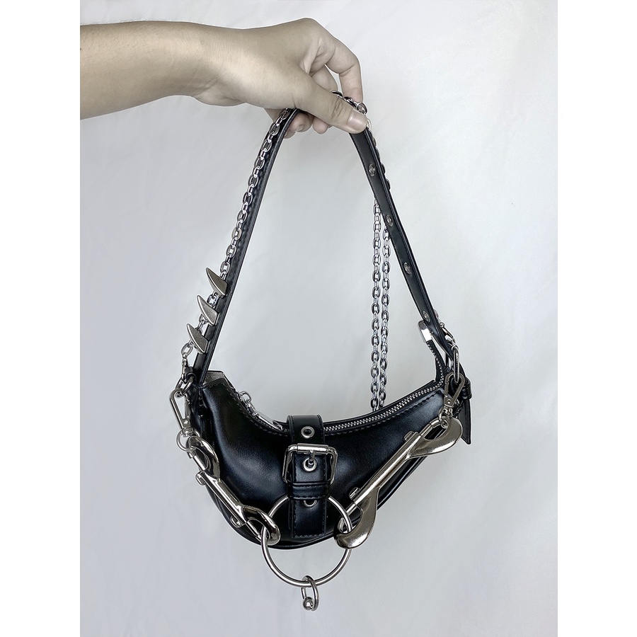 Túi Đeo Chéo Đính Đinh Tán Phong Cách Punk Gothic Nhật Bản