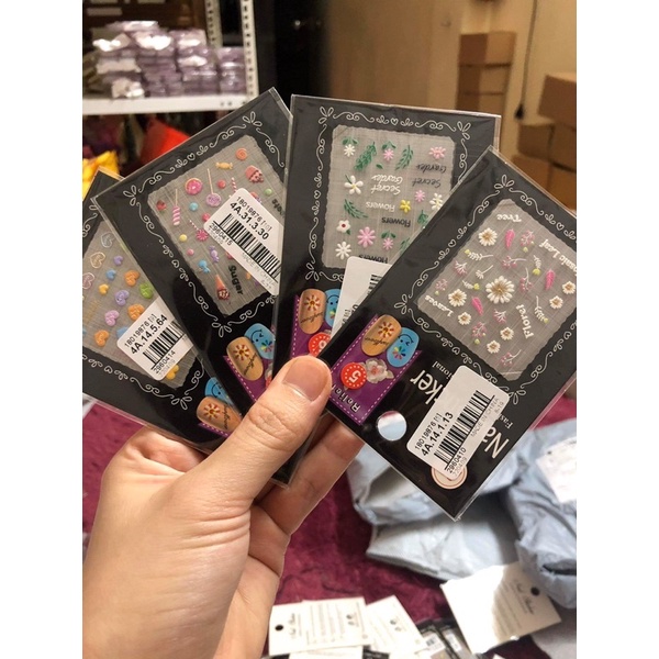 Sticker nổi 9D dán trang trí móng siêu đẹp