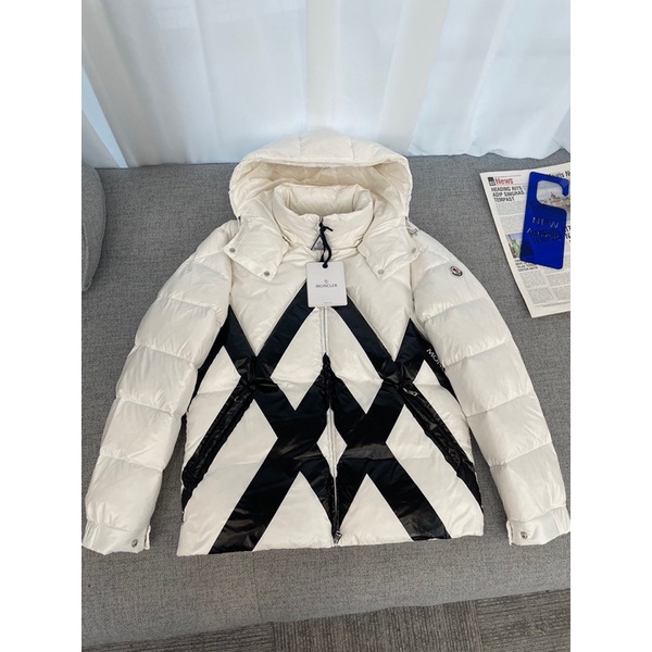 Áo khoác phao nữ dáng vừa hoạ tiết chữ W thương hiệu thời trang cao cấp Moncler