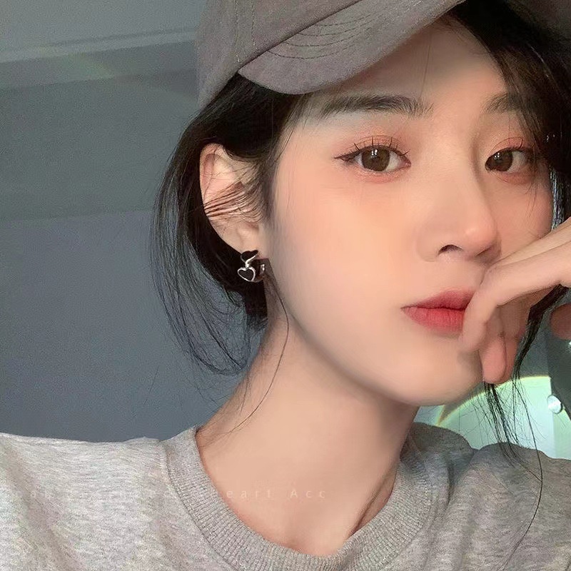 Bông Tai Hình Trái Tim Màu Đen Phong Cách Hàn Quốc 2022 Dễ Phối Đồ Cho Nữ