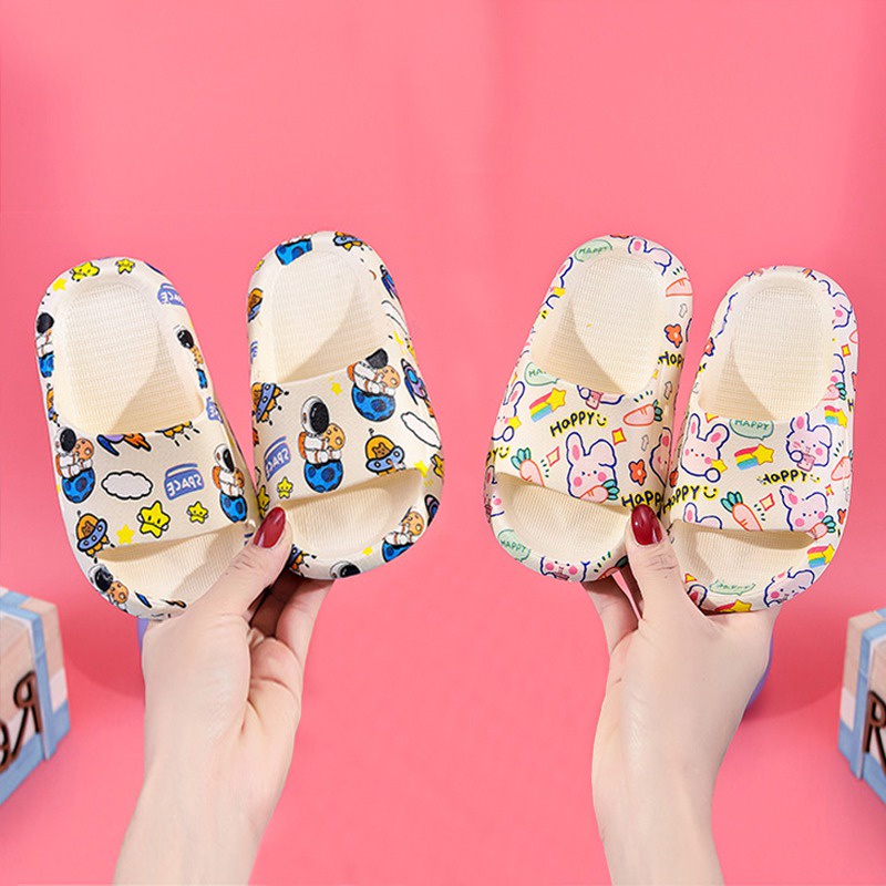 Dép PVC Mềm In Họa Tiết Hoạt Hình Dễ Thương Thoải Mái Chống Trượt Cho Bé