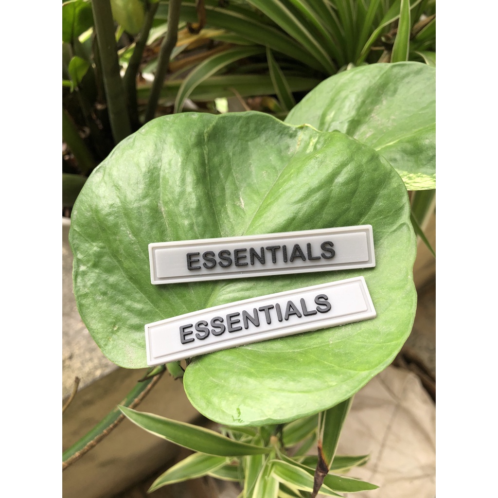 Nhận sản xuất tem mác cao su ESSENTIALS thương hiệu theo yêu cầu giá rẻ.