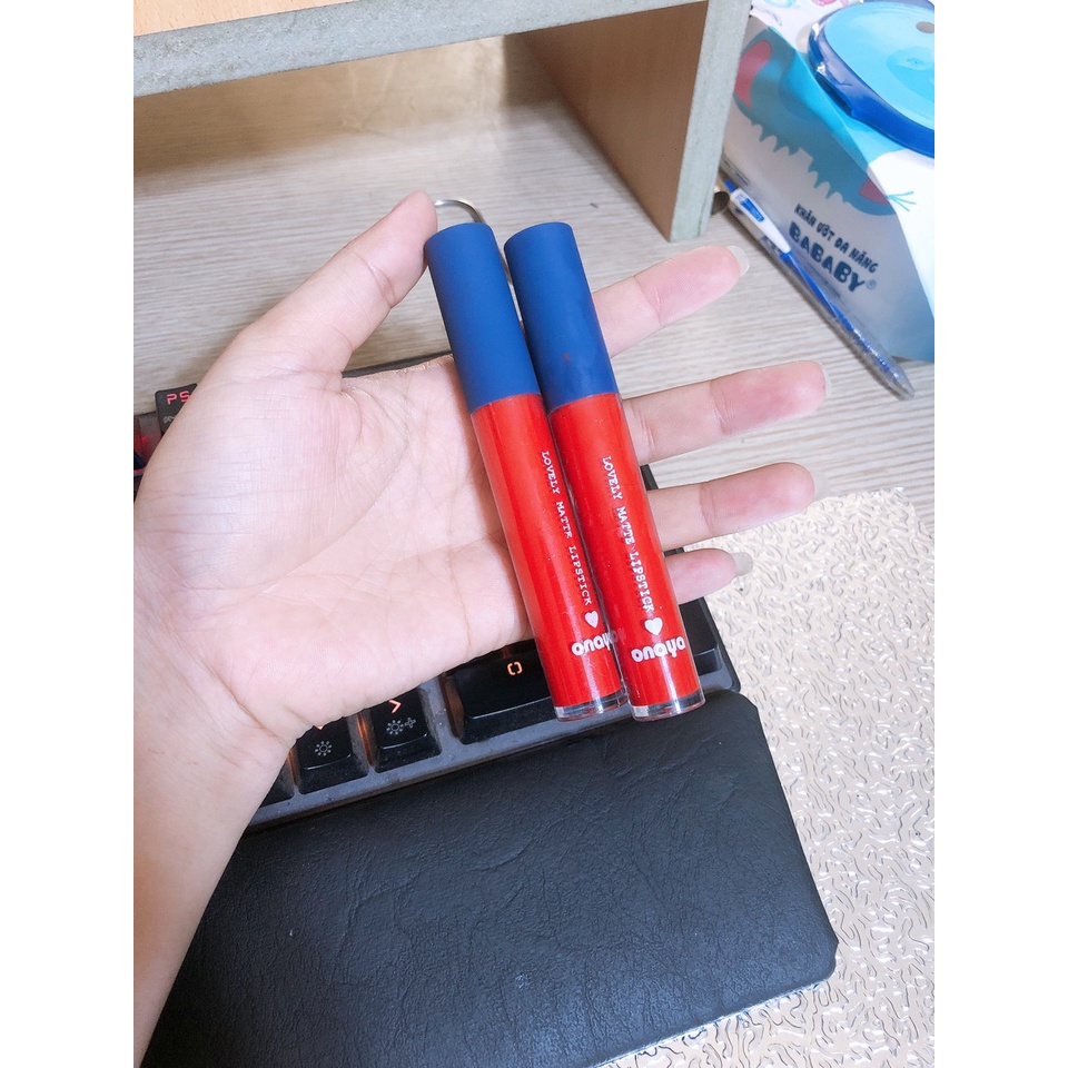 Son môi onaya màu đỏ cam hàng thanh lí giá rẻ ( 1 cây )