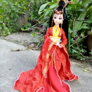 Búp bê cổ trang
