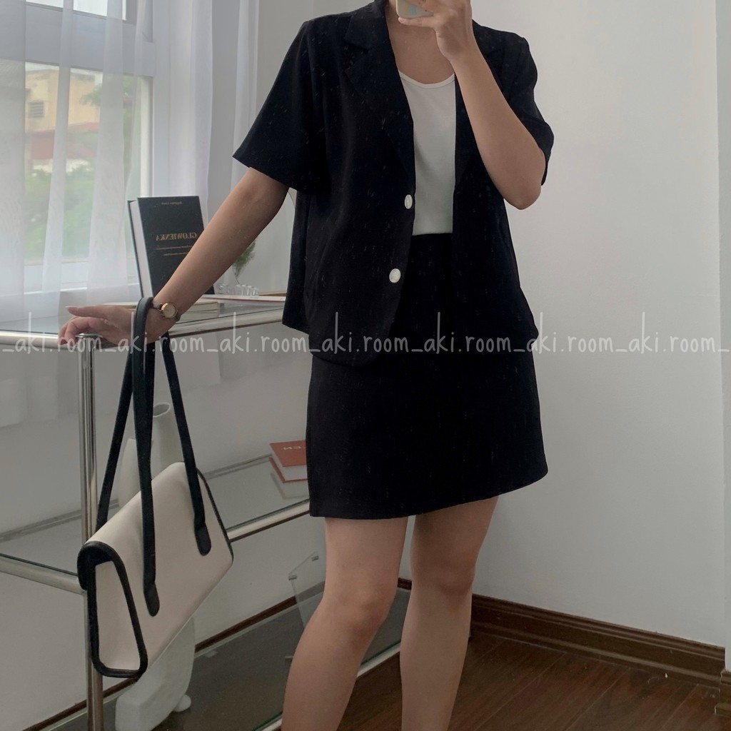 Áo blazer cộc tay dáng lửng hai khuy