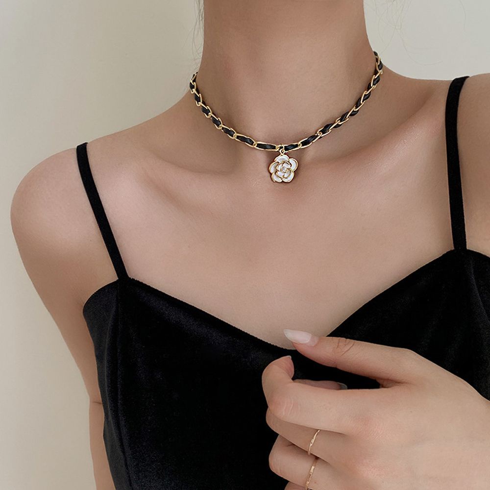 Dây chuyền choker da PU mặt hoa trà phong cách cổ điển thời trang dành cho nữ
