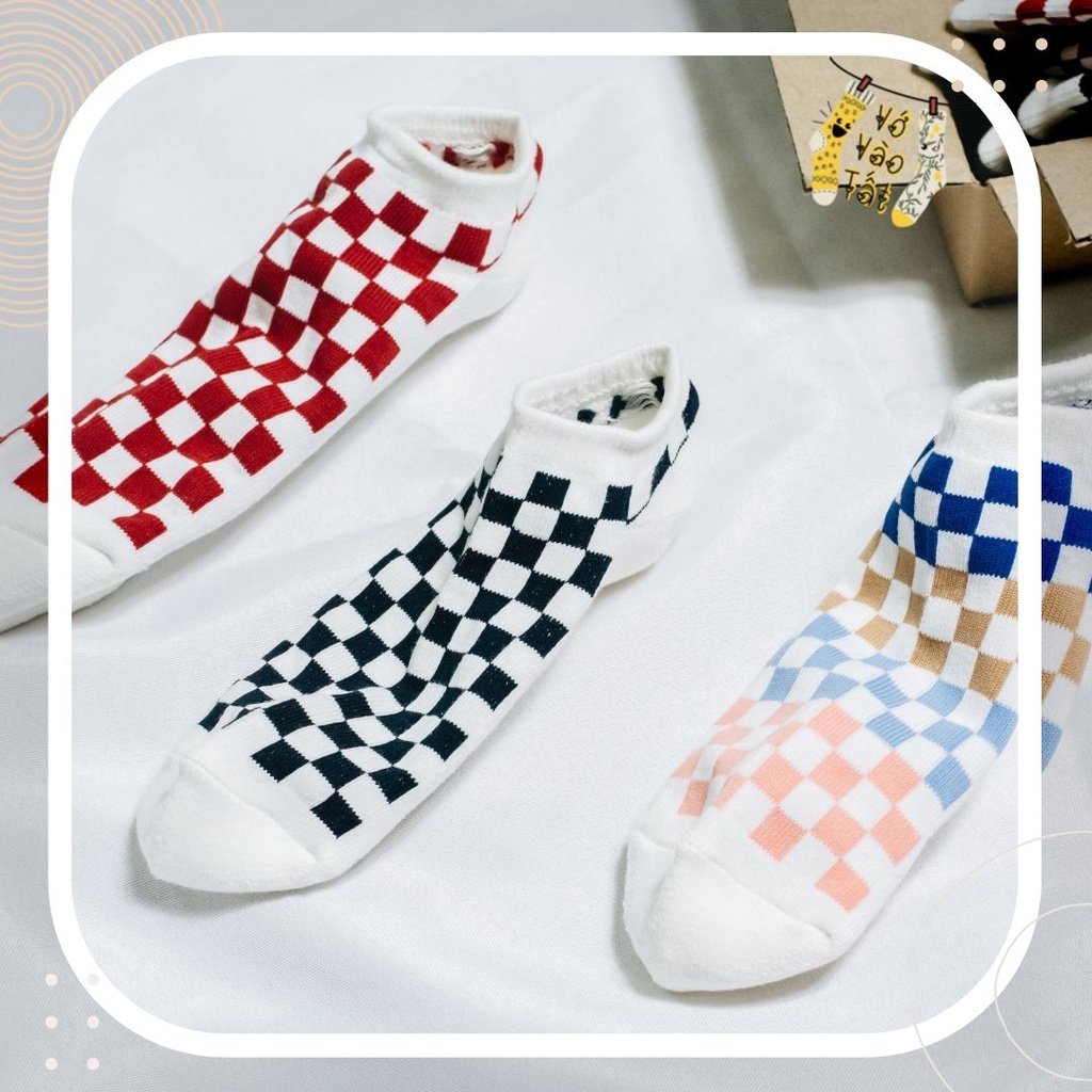 TẤT VỚ NỮ CỔ NGẮN TRẮNG HỌA TIẾT Ô VUÔNG ĐỘC ĐÁO CHẤT COTTON DÀY