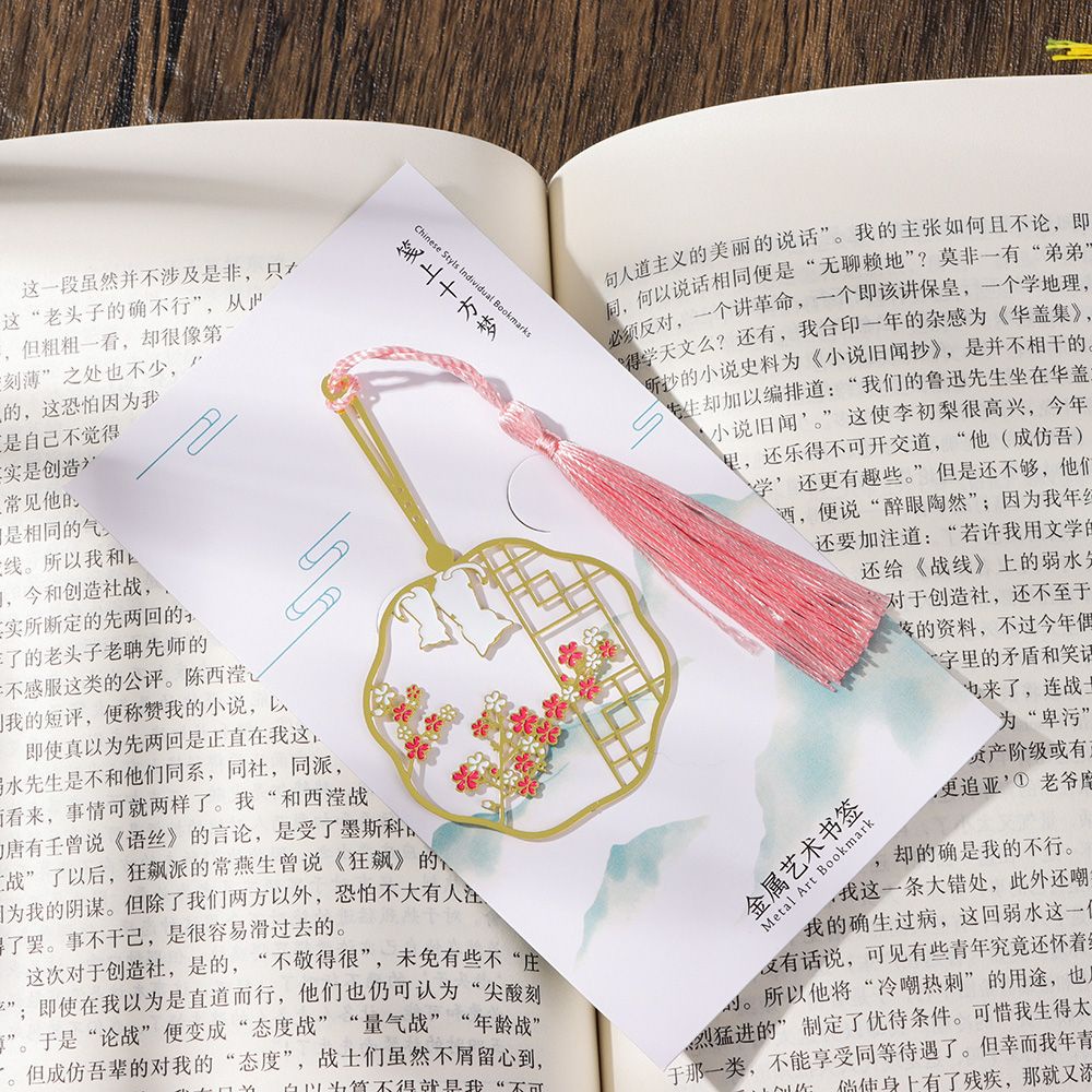 Thẻ Đánh Dấu Trang Sách Bằng Kim Loại Thiết Kế Đục Lỗ Phối Tua Rua Phong Cách Retro