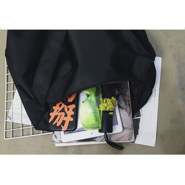 Túi xách túi vải đen trơn tote ulzzang unisex Hàn chống thấm nước dây chéo nam nữ cá tính đi học đi chơi đơn giản basic