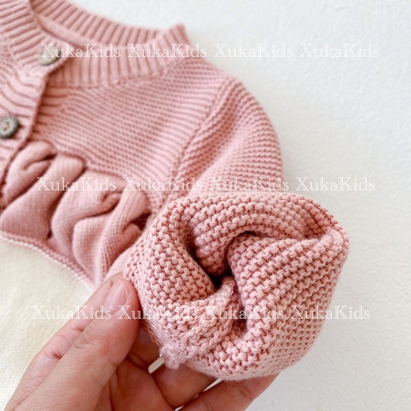Set Bộ Bé Gái [XukaKids] Áo Khoác Cardigan và Yếm Len Cao Cấp Bé Gái Trắng Hồng Nhún Trước Ngực Len mịn dày dặn