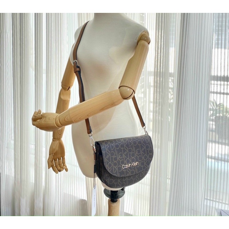 TÚI CALVIN KLEIN BẦU ĐEO CHÉO