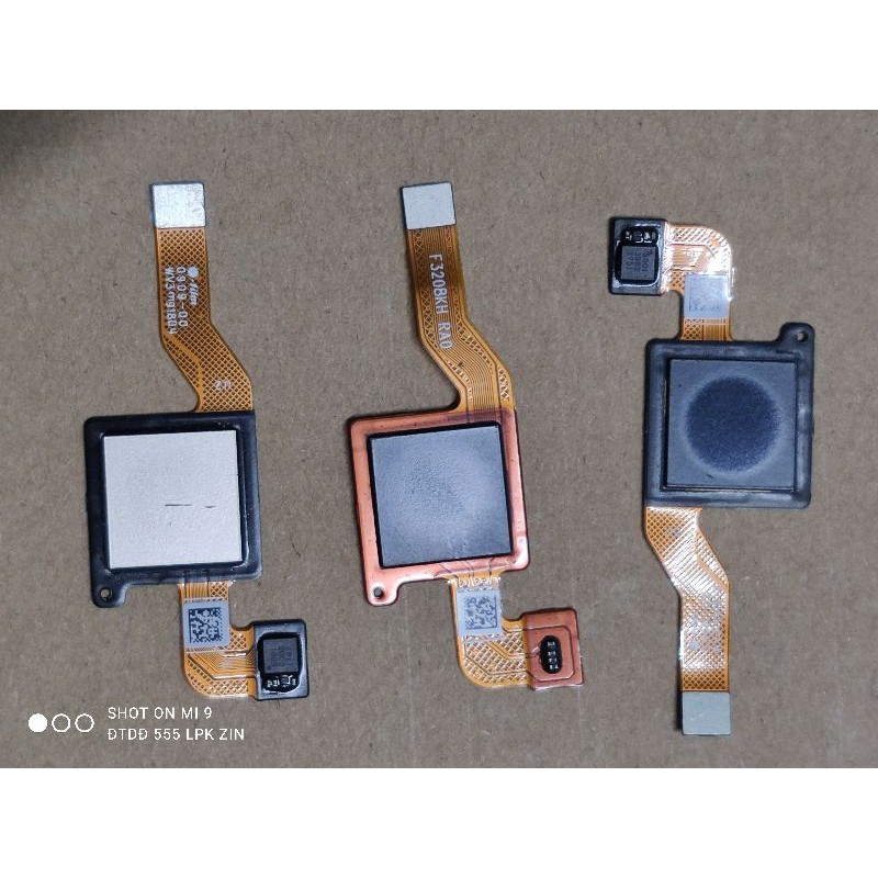 Vây tay Xiaomi  redmi Note 5 màu vàng zin bốc máy có trầy nhẹ như hình