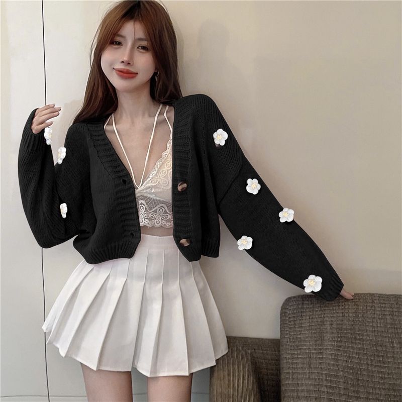 Gaeul store- áo khoác len cardigan croptop 2 khuy mix bông hoa tay áo