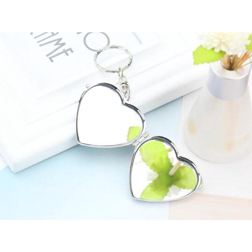Móc khóa có gương trang điểm tiện dụng