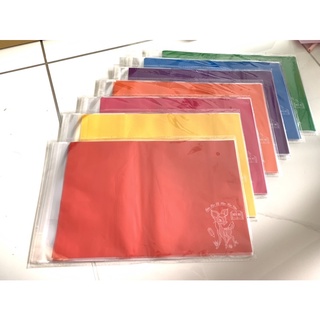  Bìa bao tập vở giấy màu có lồng giấy kiếng  xấp 10 tờ  size 21cm 