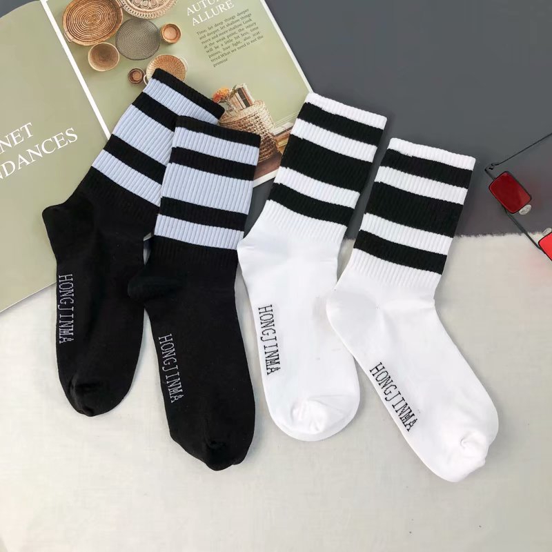 Vớ cotton cổ cao họa tiết kẻ sọc màu đen/ màu trắng thoáng khí thời trang dành cho nam