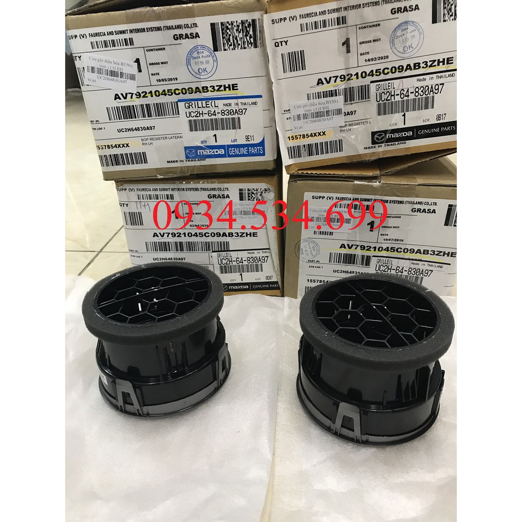 Cửa gió điều hòa BT50  LH RH - UC2H64830A97