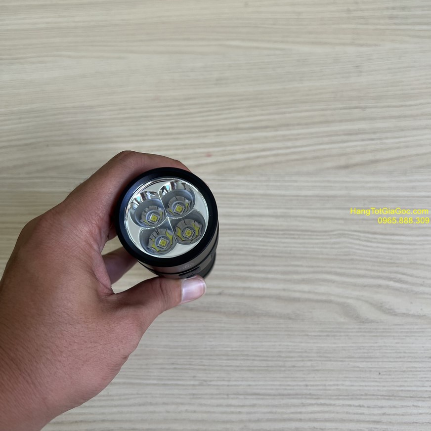 Đèn pin siêu sáng Sofirn Q8 Pro dùng 4 pin 12000 mAh siêu khỏe, 4 bóng led XPL50 độ sáng 11000LM