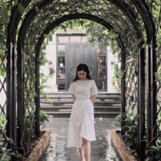 ĐẦM MIDI TRẮNG ĐÍNH NGỌC