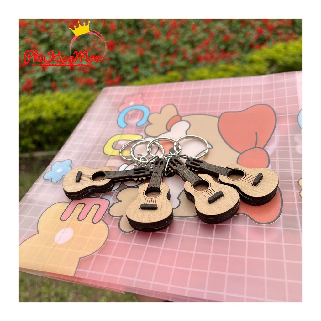 Móc chìa khóa hình cây đàn guitar mini làm bằng gỗ handmade