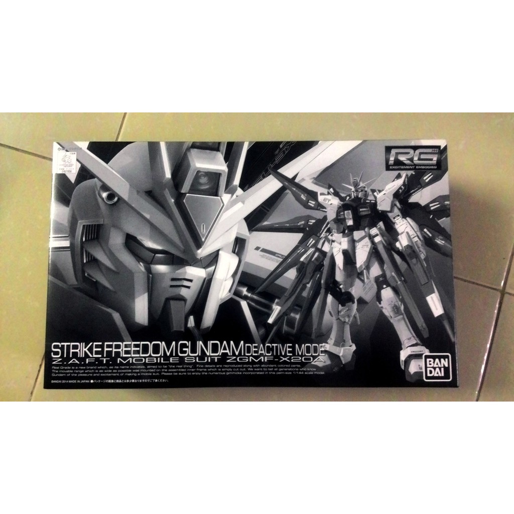 Mô hình lắp ráp RG 1/144 Gundam Strike Freedom Deactive Bandai