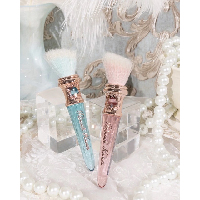 Cọ đánh phấn phủ má hồng Flower knows flowerknows Stippling brush rococo strawberry collection siêu xinh