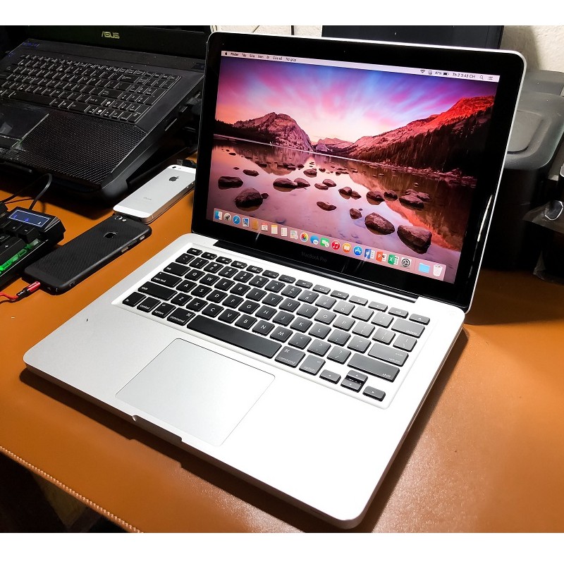 Macbook Pro MC374 mid 2010 8Gb Ram, SSD 128Gb , bàn phím led sáng cực sang trọng(Tặng kèm tất cả phụ kiện) .