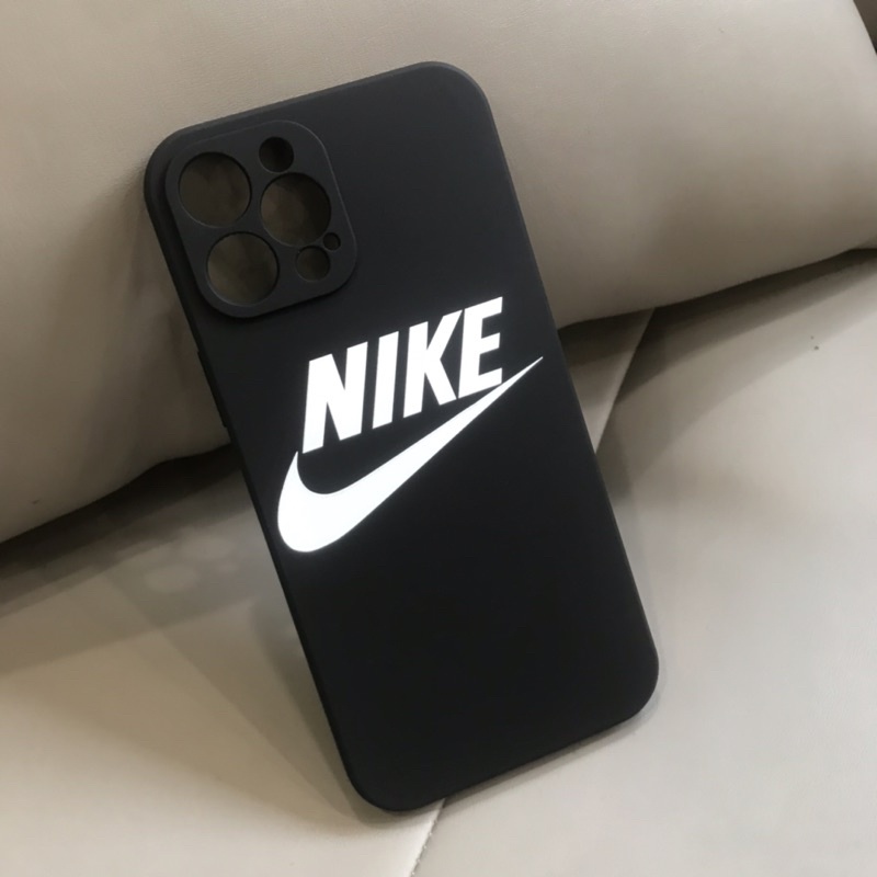 Ốp lưng logo ni.ke2  dẻo mềm vuông cạnh cho full dòng máy ip xưởng ốp akira Akira case
