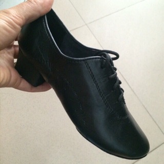 Giầy nhảy la tinh