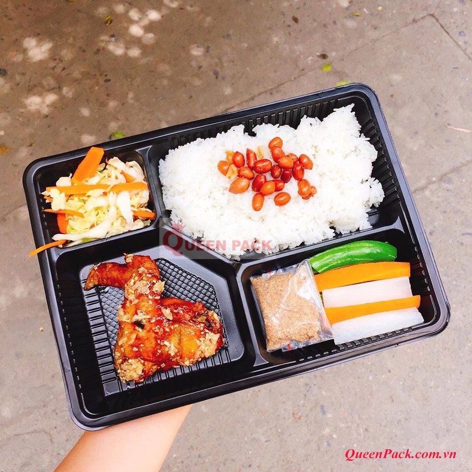 SET 100 cái hộp cơm nhựa đen 4 ngăn Mã HT25 Kèm nắp PET Trong  dùng cho văn phòng, quán ăn, nhà hàng
